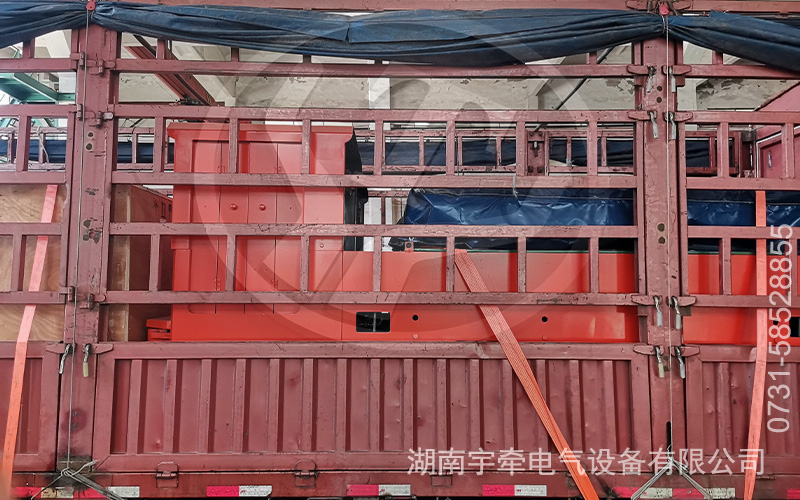 12噸鋰電池電機(jī)車裝車發(fā)貨 1.jpg