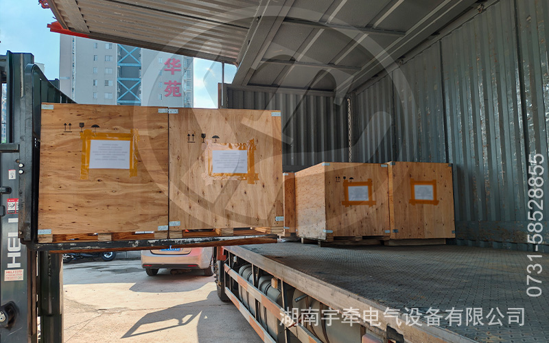 礦用湘潭電機(jī)車(chē)配件出口海外 3.jpg